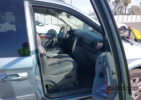 2005 Chrysler Town & Country Limited из США, поврежденный, VIN 2C8GP64L05R319265